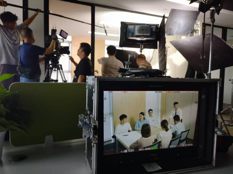 茶陵县TVC拍摄公司：科技产品视觉化大师，诠释未来感与功能美学